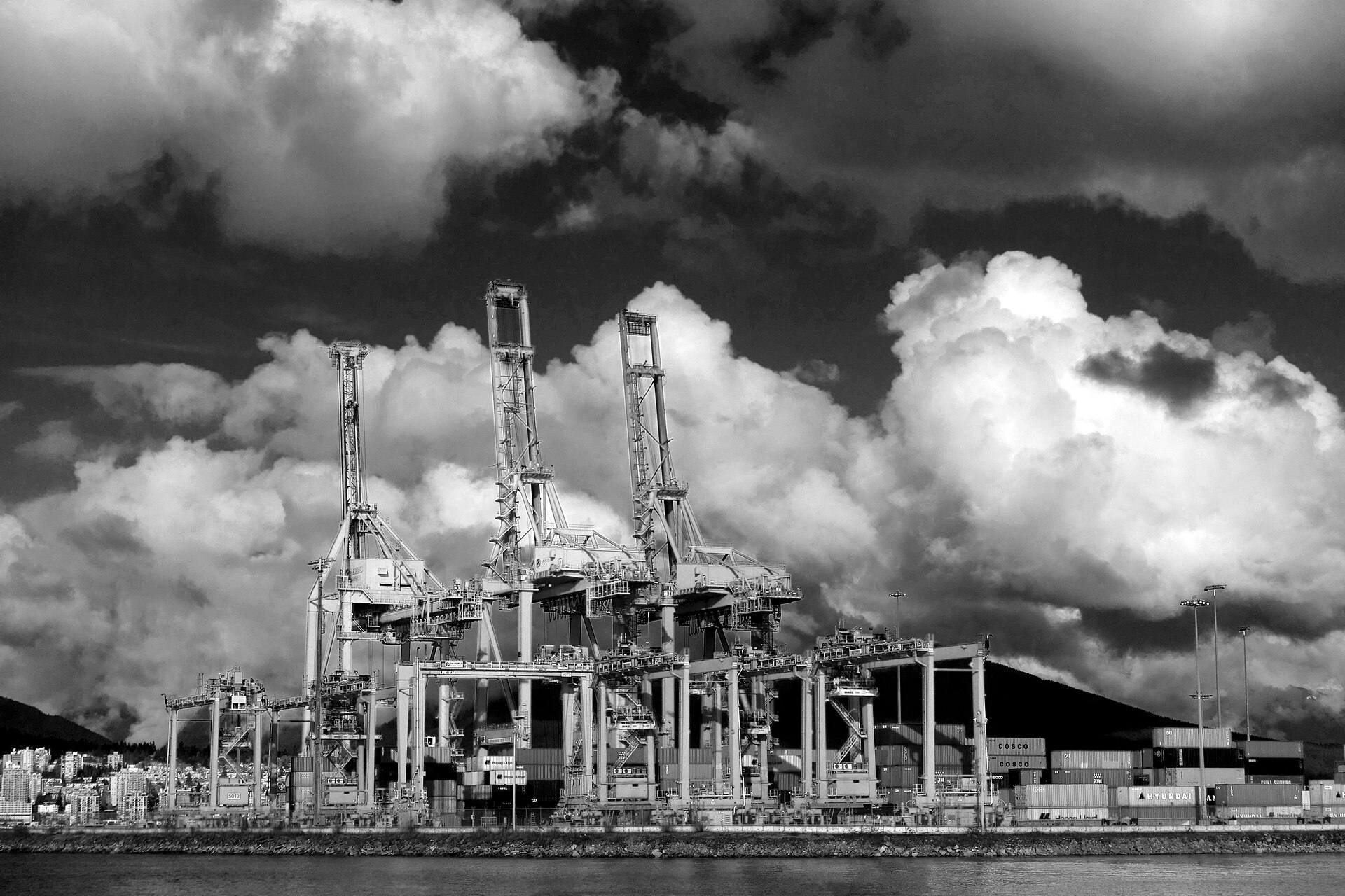 Containerterminal in de haven