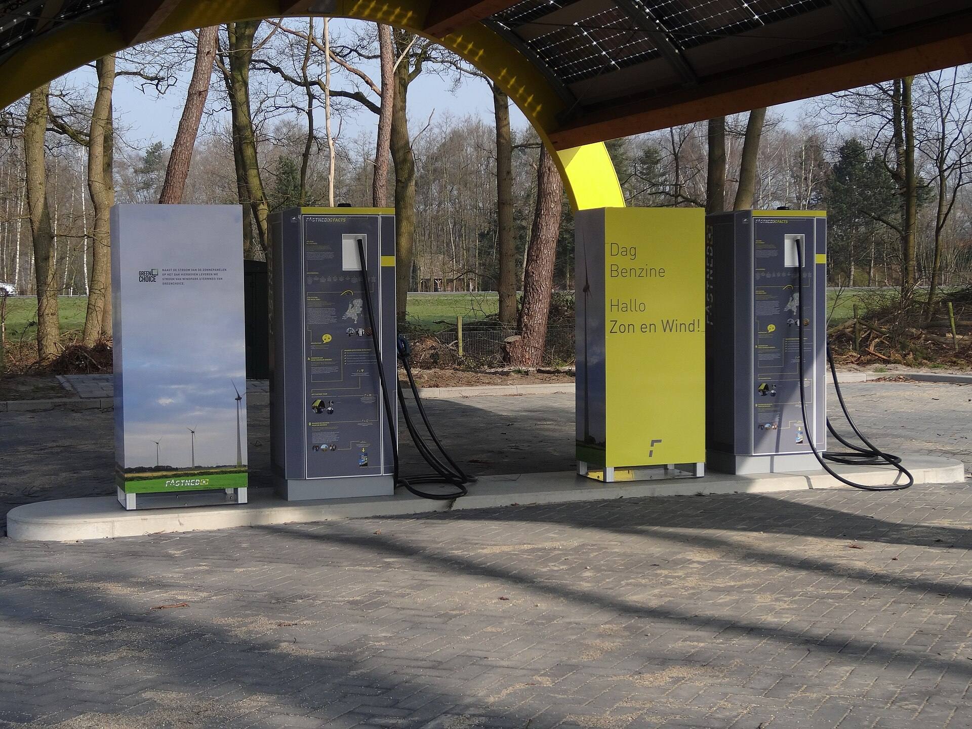 Laadstations langs de snelweg in Nederland